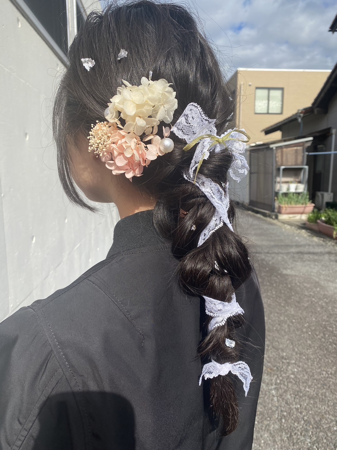 成人式前撮り💐ゆるふわ編み下ろし レースがかわいさアップ⤴️🩷　ヘアアレンジ　袴着付け　リボンアレンジ　人気スタイリスト　ランキングが高い美容院　岐阜柳津町　ヘアーラウル