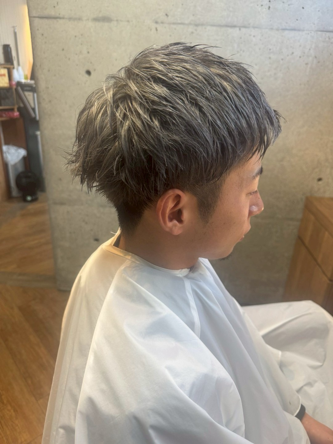 メンズカラー　シルバー　ブリーチ　人気スタイリスト　ランキングが高い美容院　白髪染め　ハゲ予防　美革ストレート　岐阜柳津町　ヘアーラウル