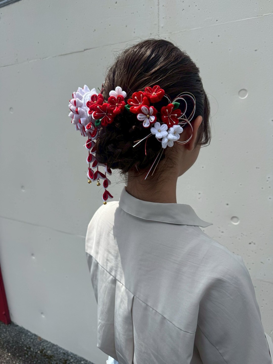 シニヨンスタイル お花アレンジ ヘアセット 成人式前撮り 人気スタイリスト ランキングが高い美容院 白髪染め ハゲ予防 美革ストレート 岐阜柳津町 ヘアーラウル