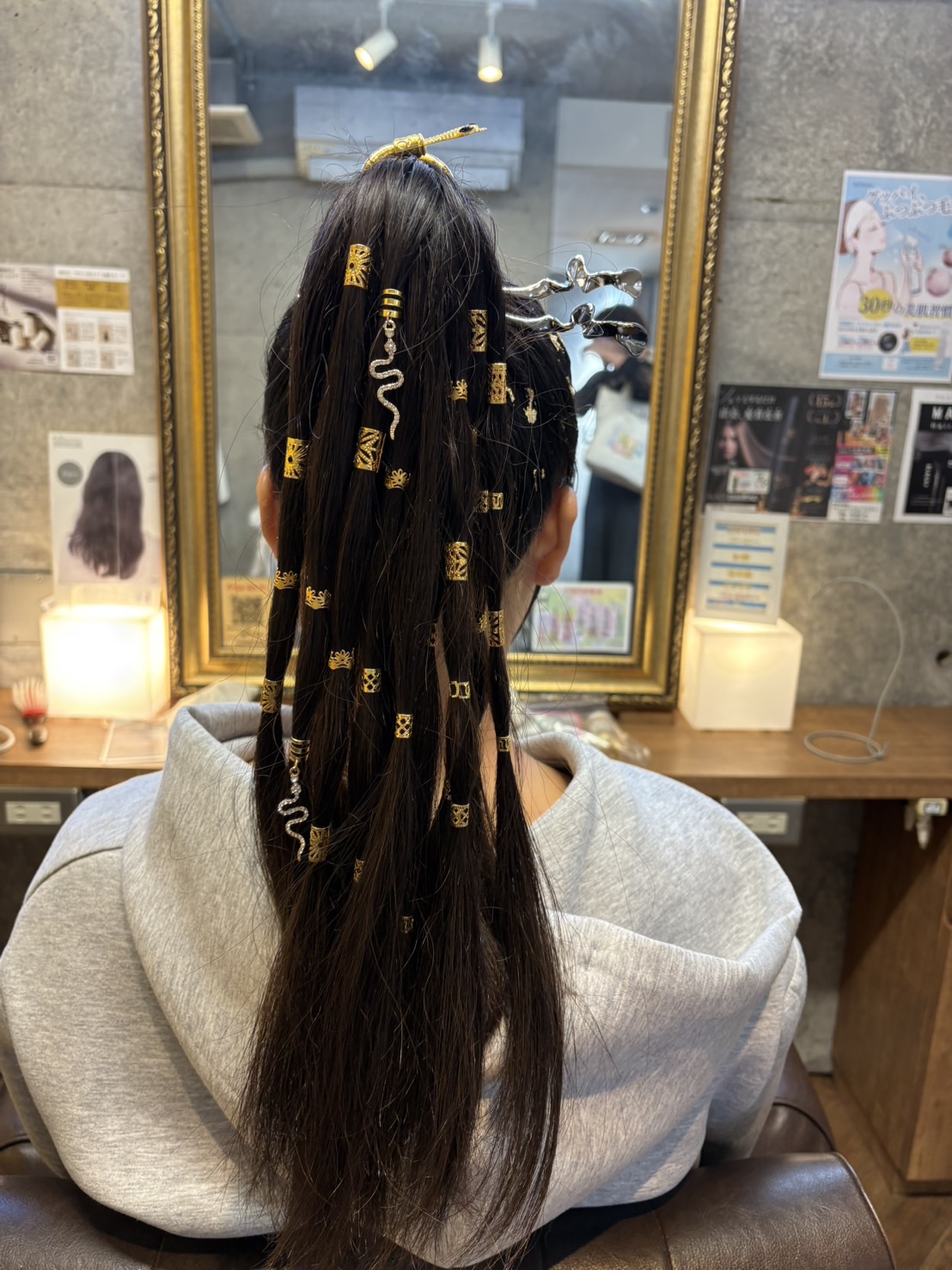 ハイポニーアレンジ ヘアーカフス ヘアリング 蛇好き 成人式 前撮り ヘアアレンジ 人気スタイリスト ランキングが高い美容院 白髪染め ハゲ予防 美革ストレート 岐阜柳津町 ヘアーラウル