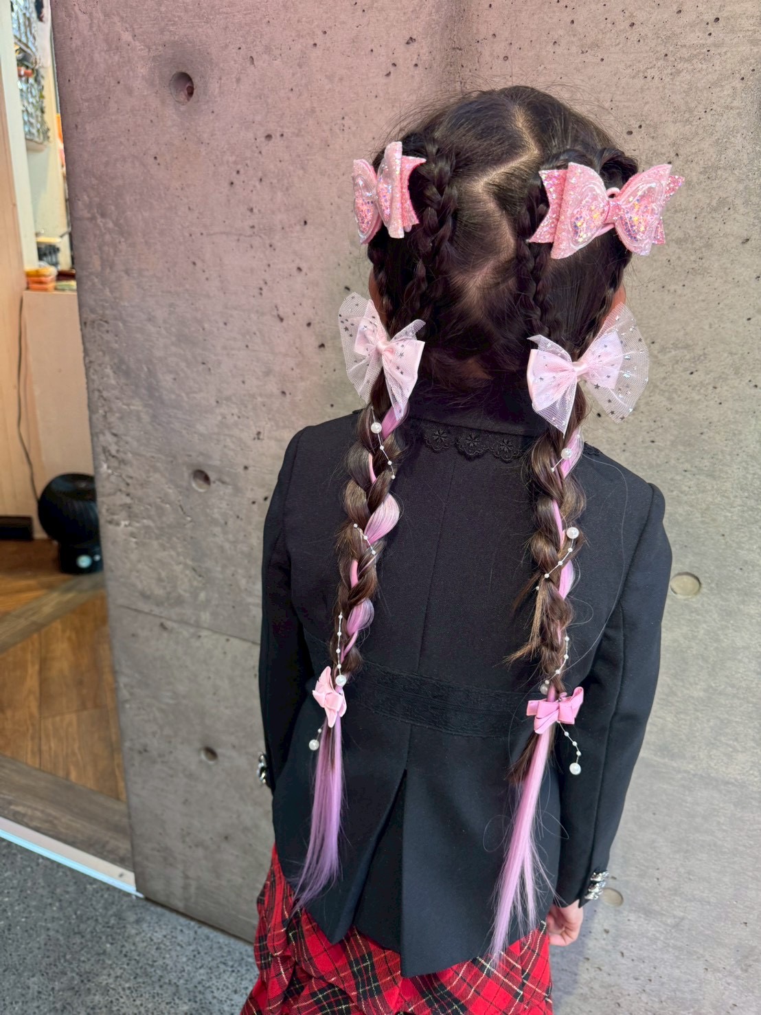 ピンクのエクステヘアアレンジ 人気スタイリスト ランキングが高い美容院 白髪染め ハゲ予防 美革ストレート 岐阜柳津町 ヘアーラウル